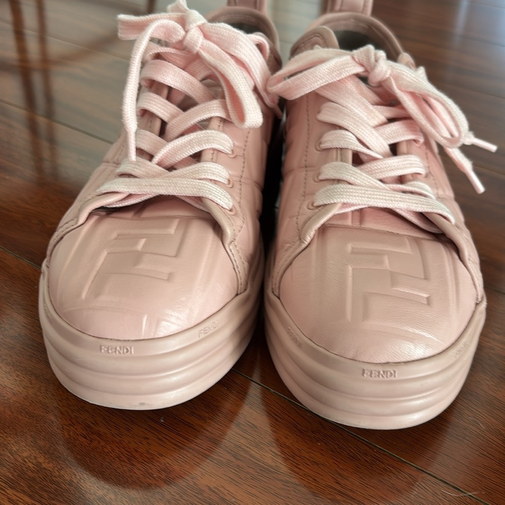 Fendi authentic size 8.5/39 sneakers - Picture 3 of 7